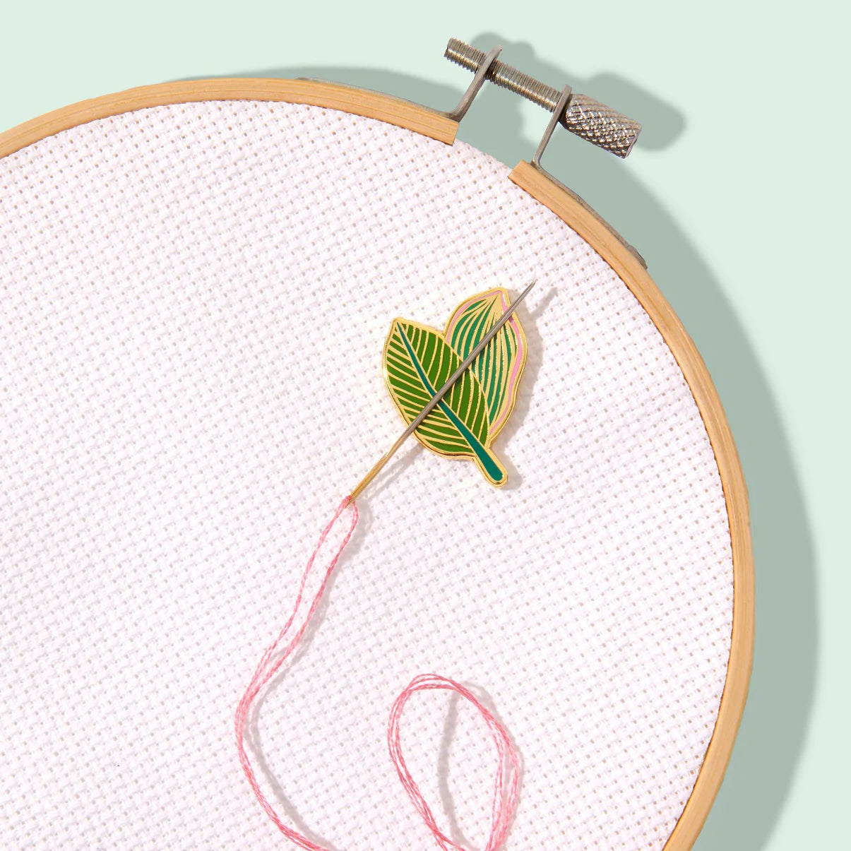 SOHMO - Magnetic Needle Minder - Tropical Leaves